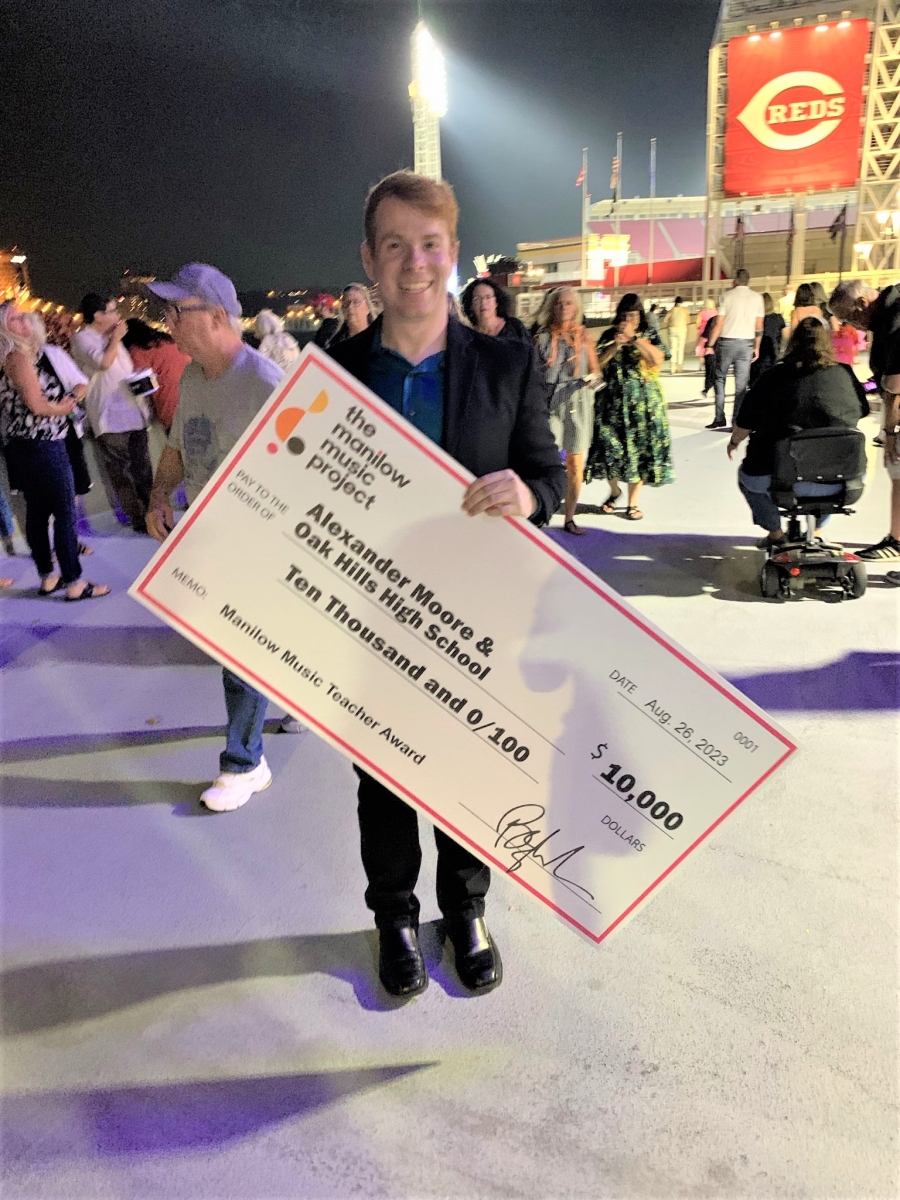 Alex Moore with $10,000 check from Manilow Music Project